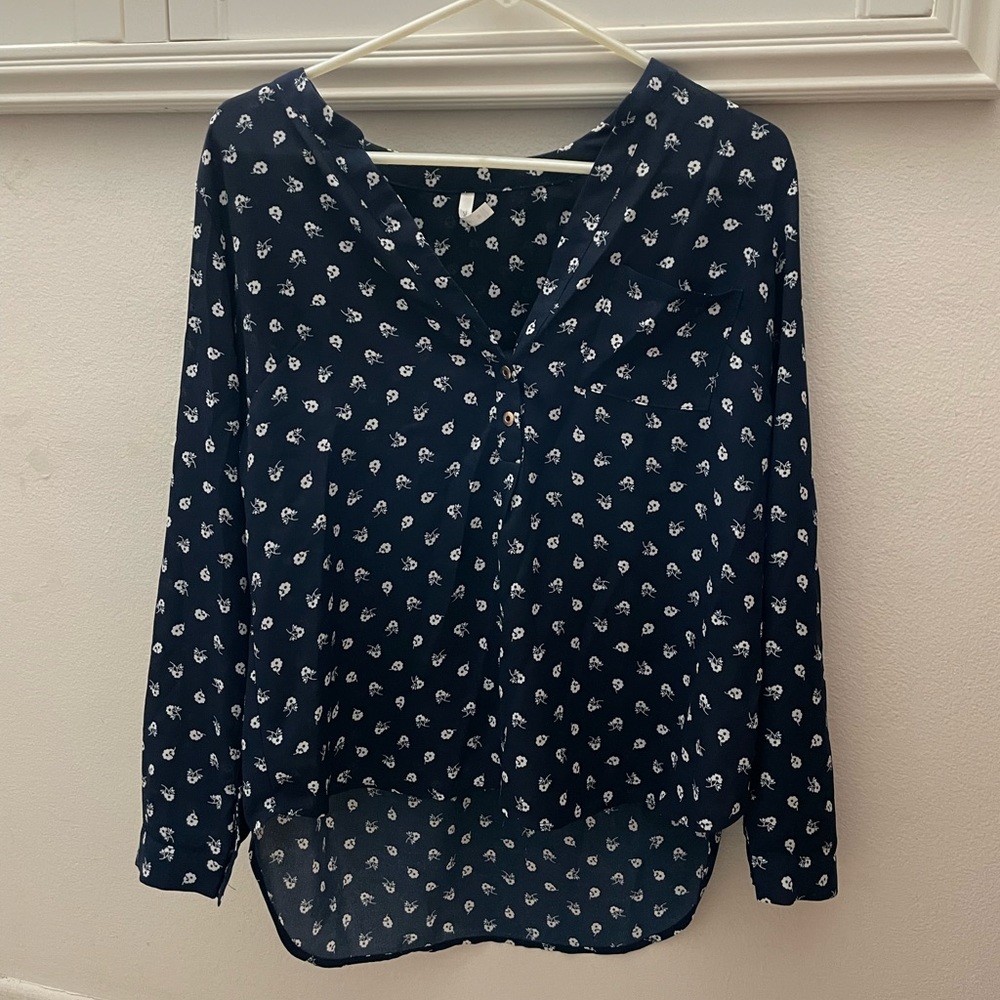 This is a dark blue floral blouse by dna couture. M sized